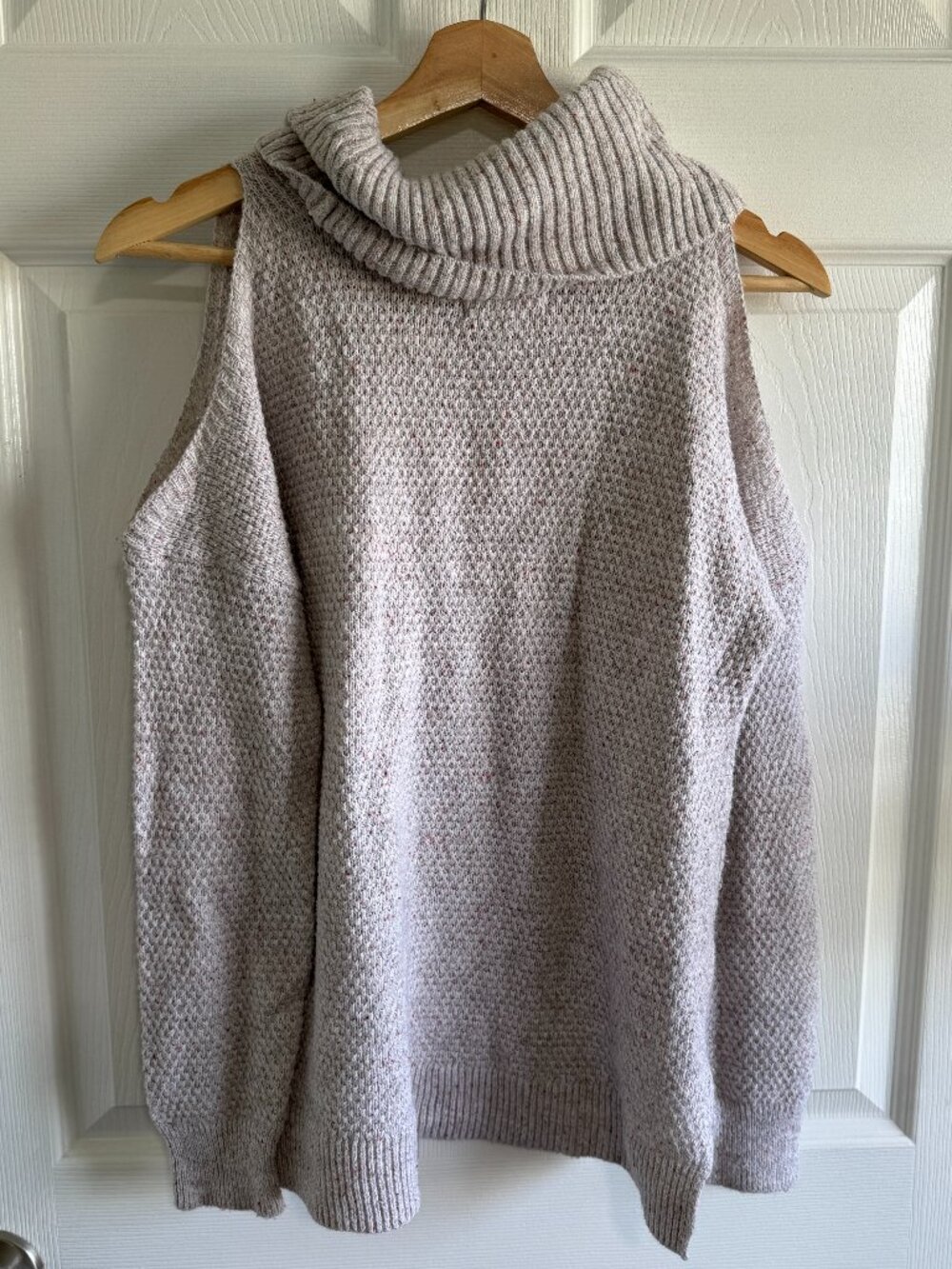 Hollister Turtle Neck Cold Shoulder Long Sleeve Knit Sweater Women Size Medium